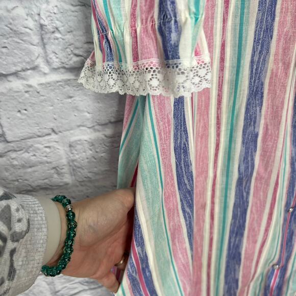 Vintage Improved Living Striped Robe House Coat Size L Ruffle Lace Button Pink - Picture 3 of 8